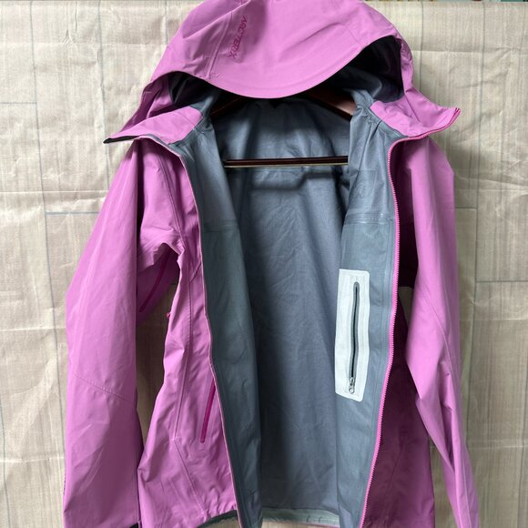 Women's Arcteryx BETA LT Jacket Solid Color Casual Sports Waterproof  Size L - Picture 6 of 10